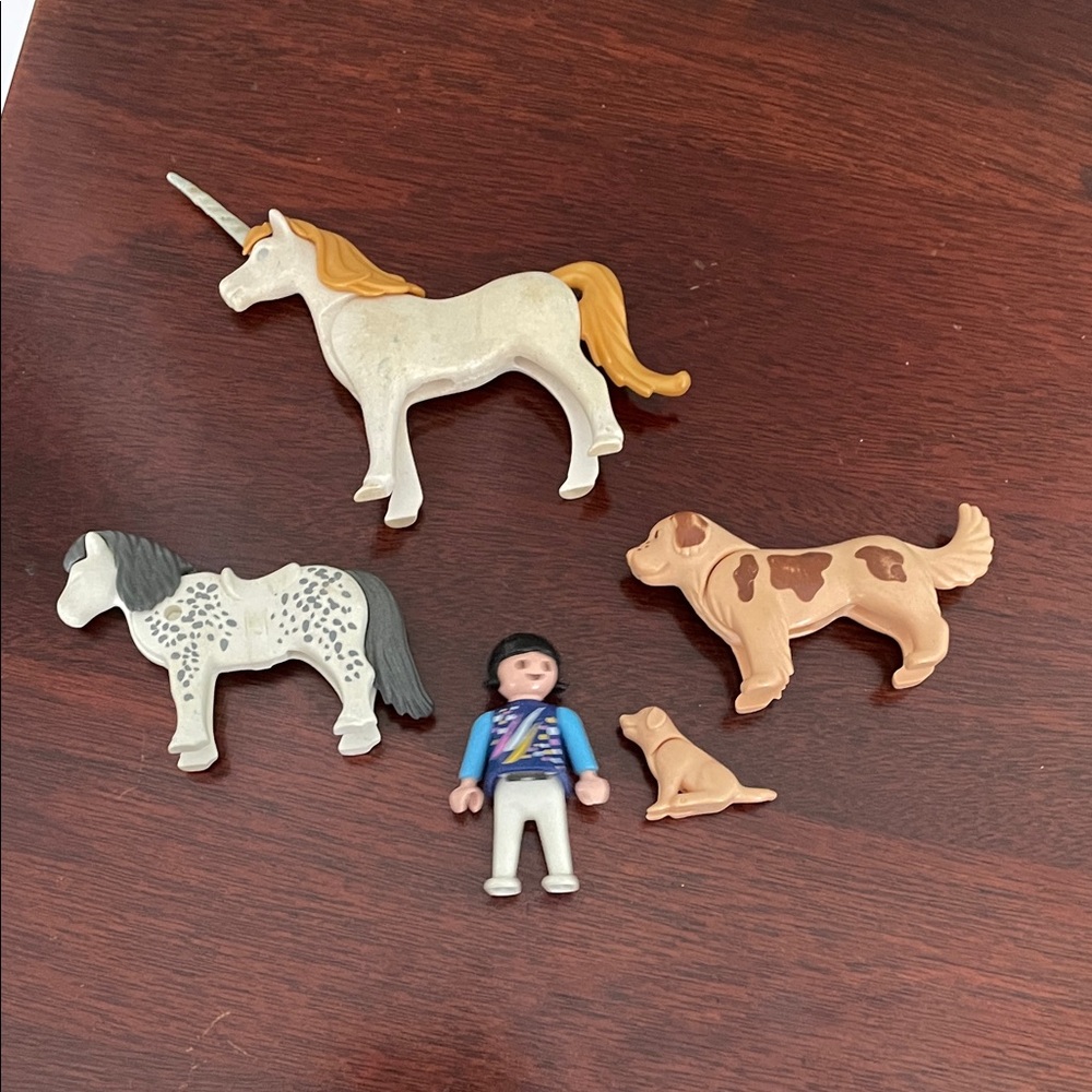 Playful Adventure Set with Unicorn and Animals - Picture 2 of 3